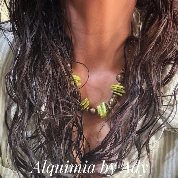 Alquimia Jewelry - Mother of Pearl in apple green and bronze maxi beads choker bold necklace